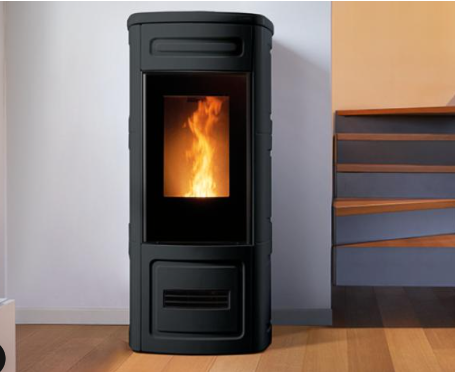 Stufa a Pellet Premium PLus Line modello P230 C TOP e P230 C - 5 stelle con rivestimento in Maiolica, Piazzetta