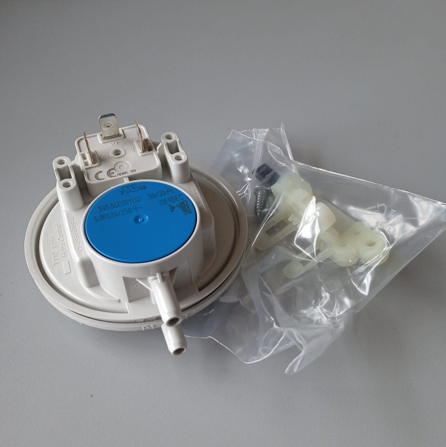 Pressostato clip 50-30 +/- 4 Plt con viti, per stufe a pellet Piazzetta