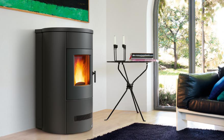 Stufa a pellet modello P120 T con rivestimento in Acciaio,Trend Line Piazzetta
