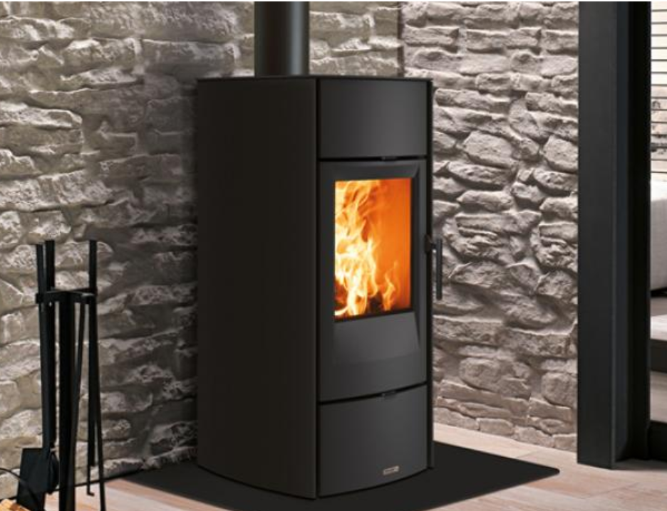 Stufa a legna modello E520 Steel 5 Stelle, rivestimento in acciaio, Piazzetta