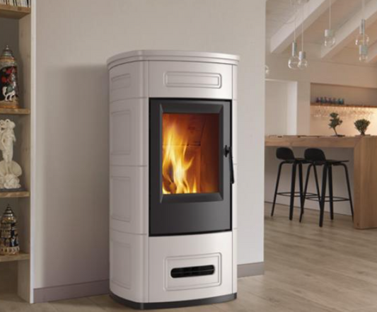 Stufa a legna modello E928 R 5 Stelle con rivestimento in Maiolica, Piazzetta