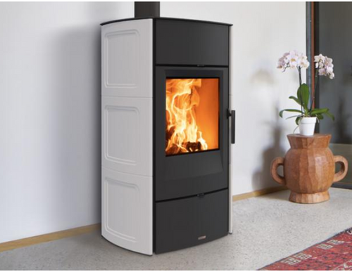 Stufa a legna modello E530 C 5 Stelle, rivestimento in maiolica, Piazzetta