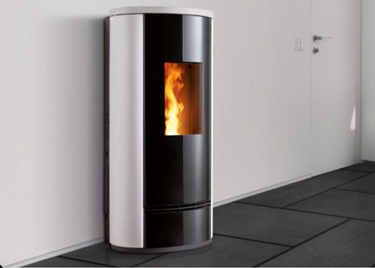 Stufa a Pellet modello P220 T TOP, Premium Plus Line, scarico superiore, con rivestimento in Maiolica, Piazzetta