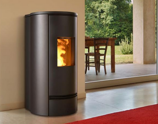 Stufa a Pellet Premium Line, modello P920 T 5 Stelle con rivestimento in maiolica, Piazzetta