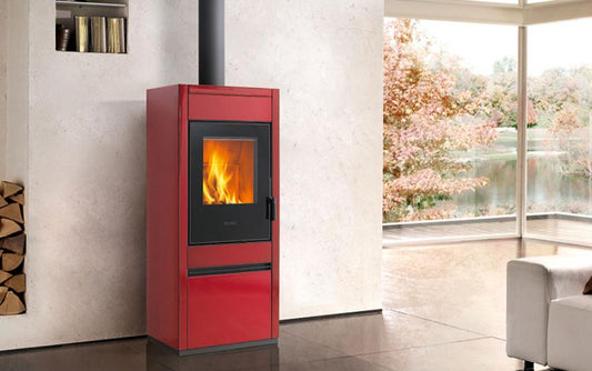 Stufa a legna modello E928 A Hermetic BCS con rivestimento in Maiolica, Piazzetta
