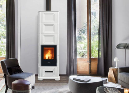 Stufa a legna modello E928 C-H 5 stelle  Hermetic BCS con rivestimento in Maiolica, Piazzetta