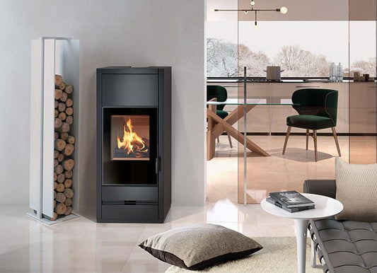 Stufa a legna modello E928 Hermetic BCS con rivestimento in Maiolica, Piazzetta