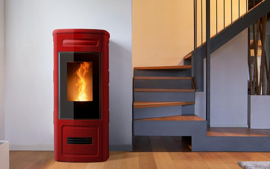 Stufa a Pellet modello P220 C, Premium Plus Line, scarico superiore, con rivestimento in Maiolica, Piazzetta
