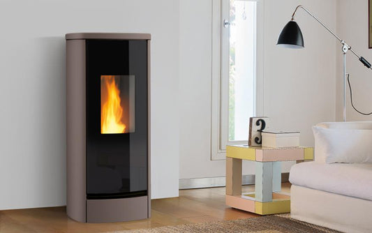 Stufa a Pellet Premium PLus Line modello P230 M con rivestimento in Maiolica, Piazzetta