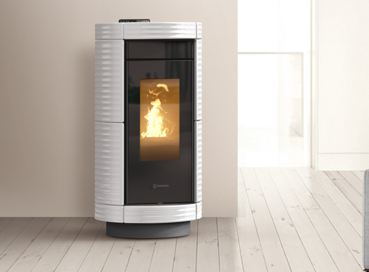 Dorica Maiolica Natural Plus, stufa a pellet ventilata e canalizzabile, Thermorossi