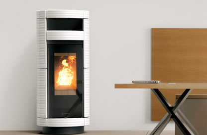 Dorica Supreme Maiolica Natural Plus, stufa a pellet a convezione naturale, ventilata e canalizzabile Thermorossi