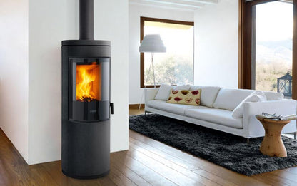 Stufa a legna modello E924 A Hermetic con rivestimento in Maiolica, Piazzetta