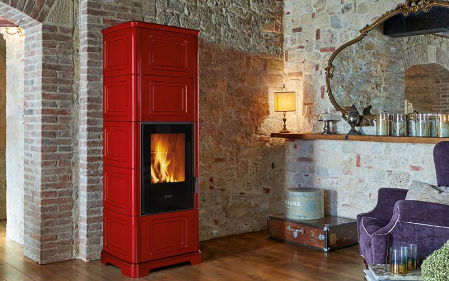Stufa a legna modello E928 C-M Hermetic BCS con rivestimento in Maiolica, Piazzetta