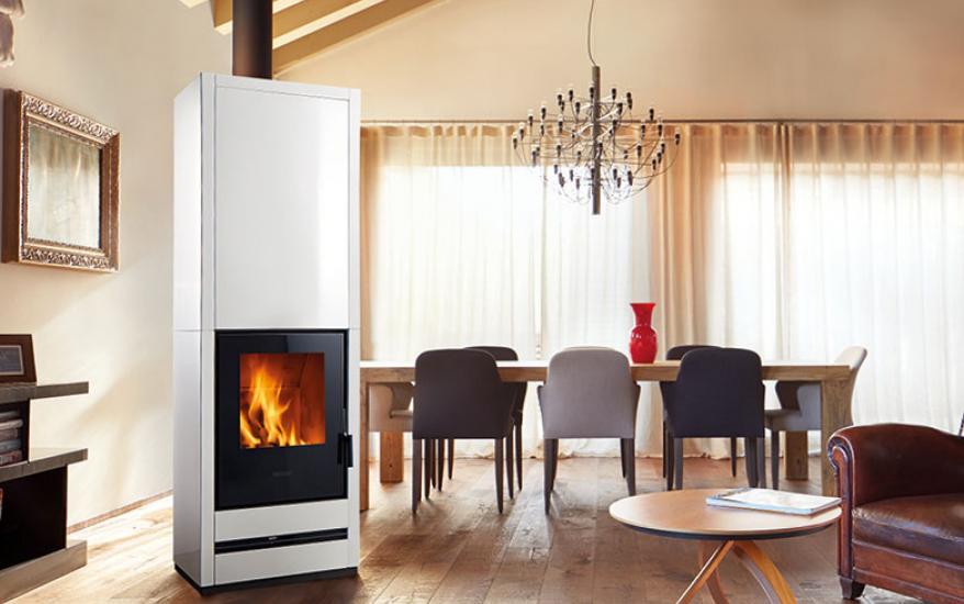 Stufa a legna modello E928-H Hermetic BCS con rivestimento in Maiolica, Piazzetta