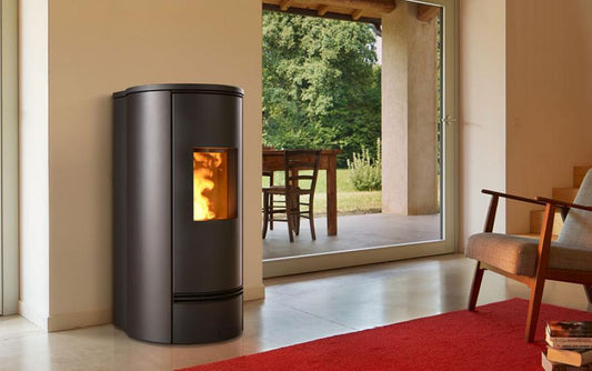 Stufa a Pellet Premium Line, modello P920 T Steel con rivestimento in acciaio, Piazzetta